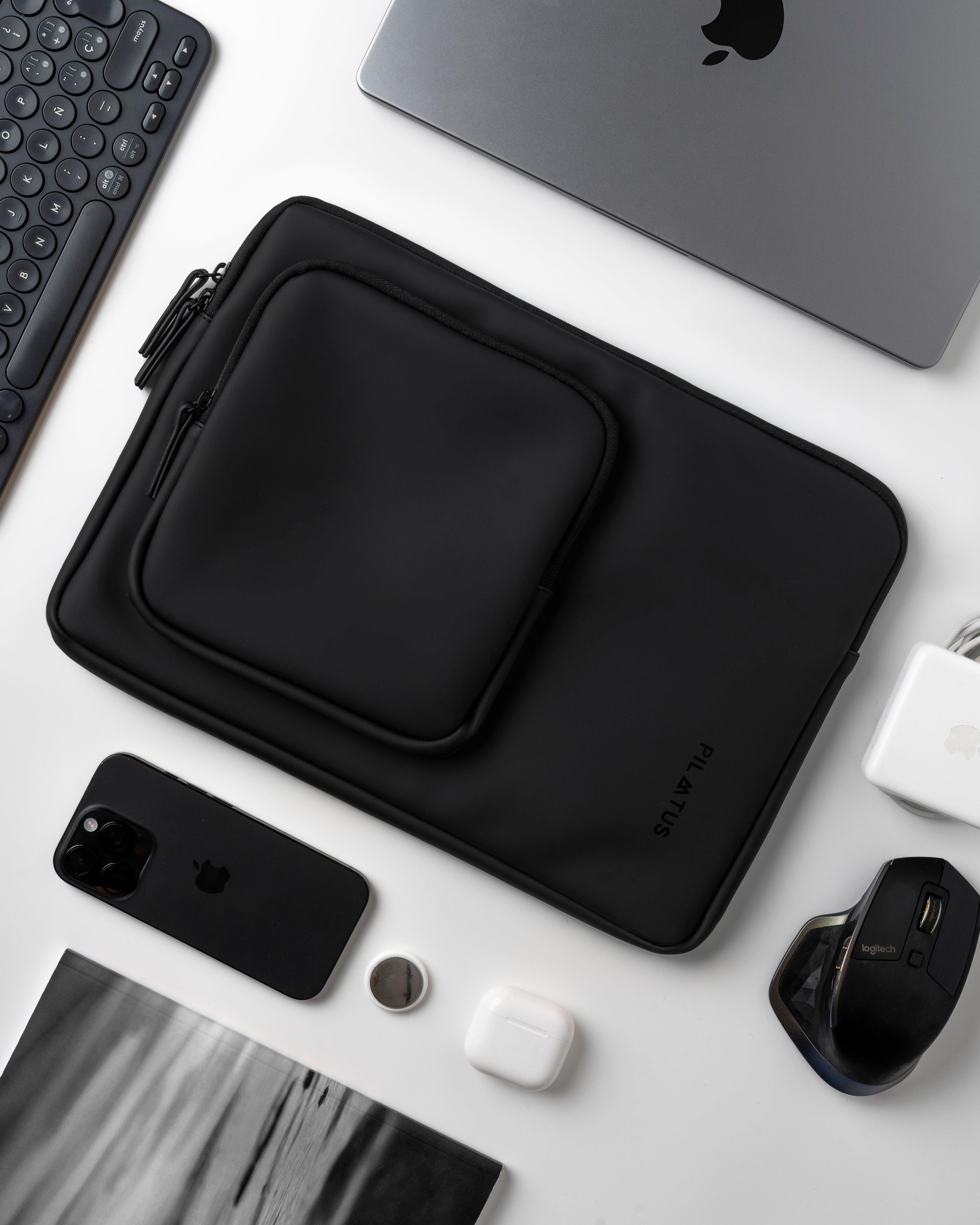 Urban Sleeve Deep Black