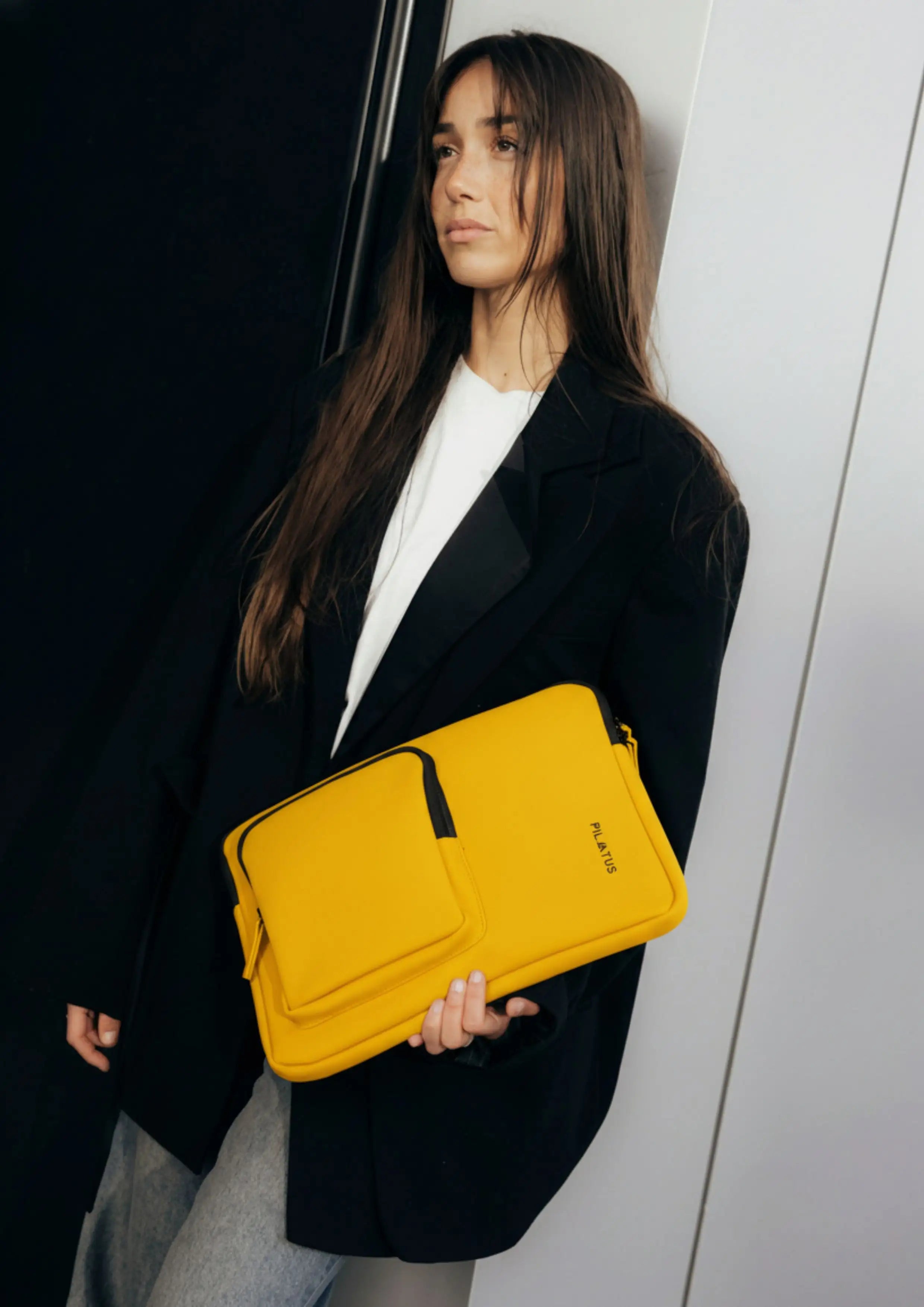 Urban Sleeve Yellow Bee