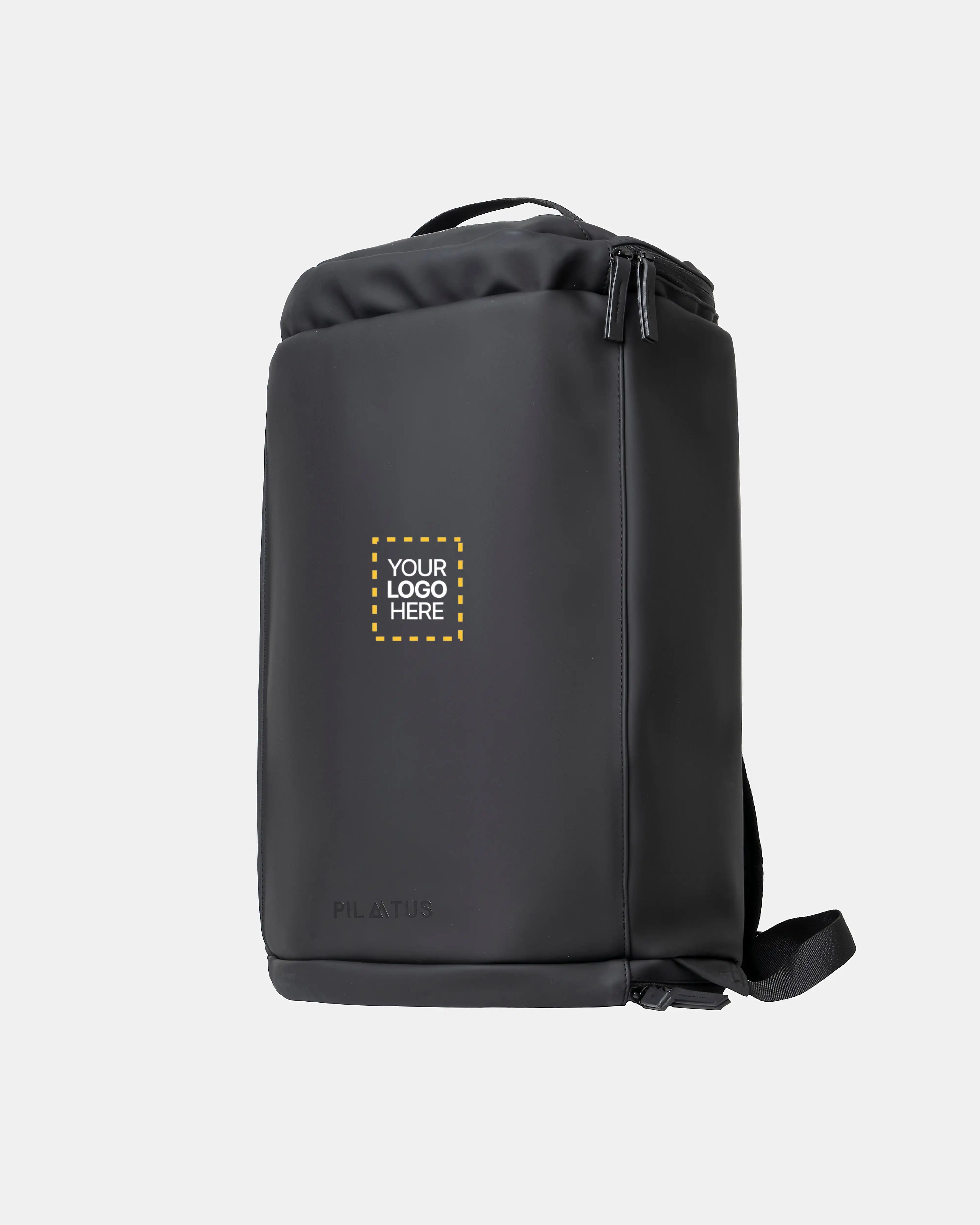 Mochila personalizada Explore en Deep Black marca Pilatus Brand con espacio para logotipo corporativo