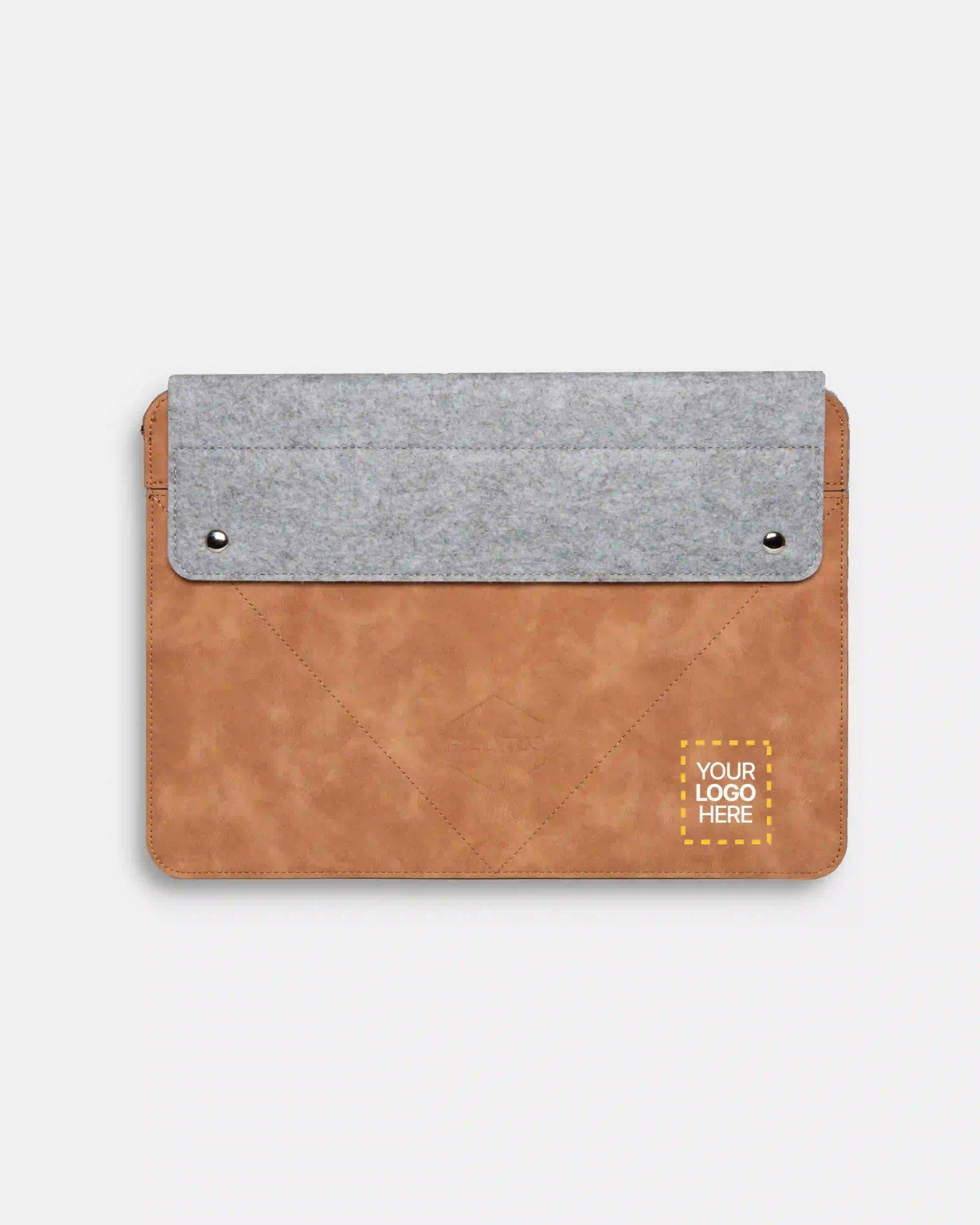 Funda de ordenador Classic personalizada Brown caramel marca Pilatus Brand con espacio para logotipo corporativo