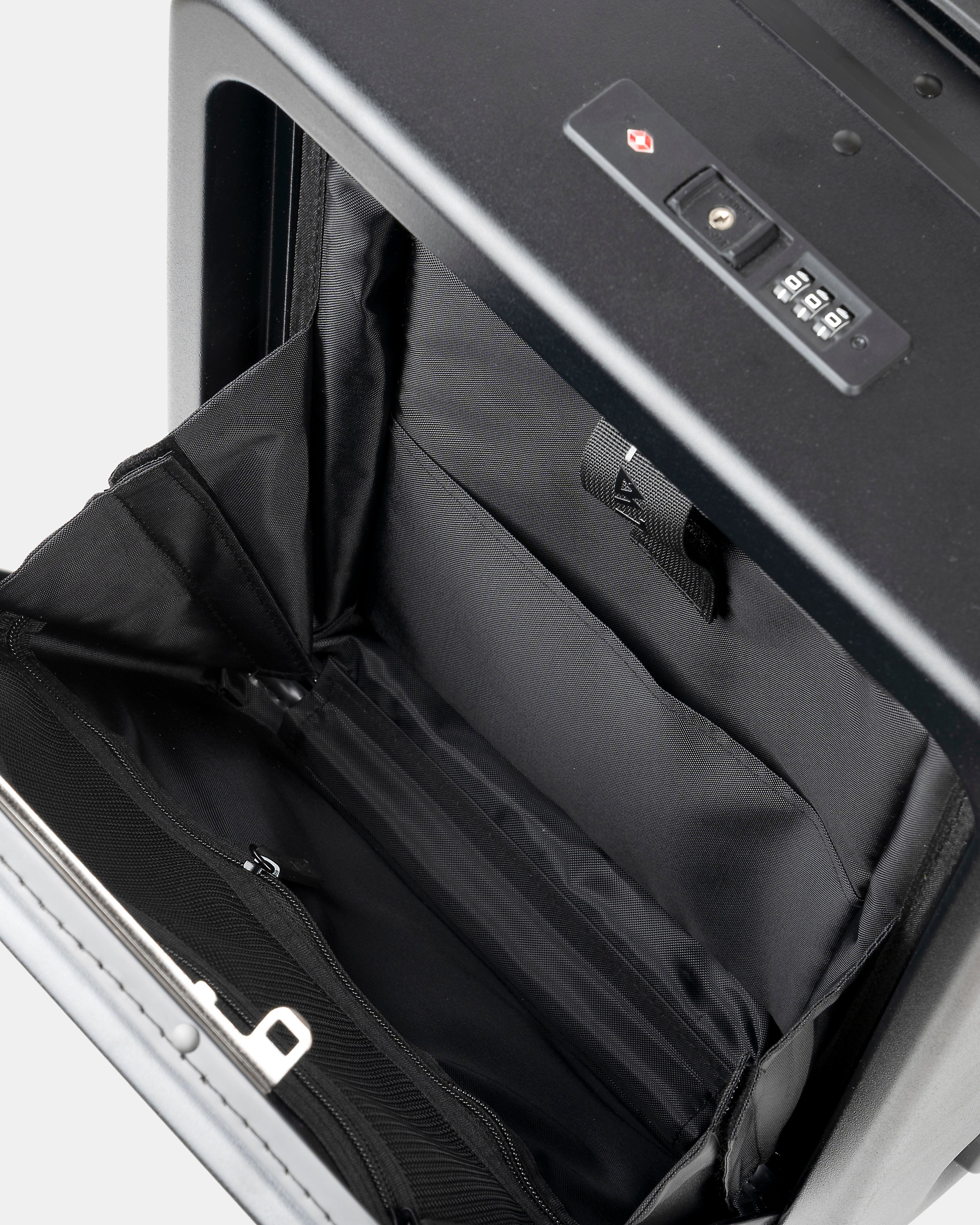 Interior de maleta de cabina personalizada con bolsillo para ordenador