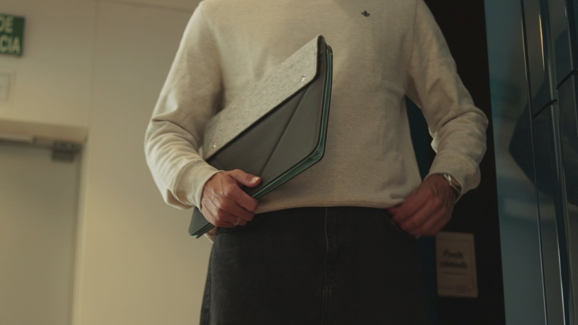 Load video: Section with a video showing the Pilatus Urban Backpack in different uses