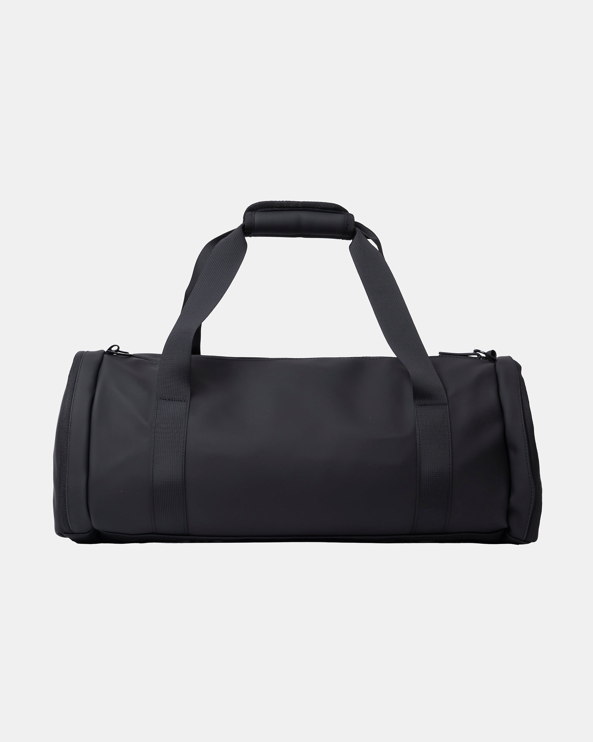 Bolsa de viaje negra con asas de cinta y empuñadura acolchada; vista frontal superior sobre fondo blanco neutro