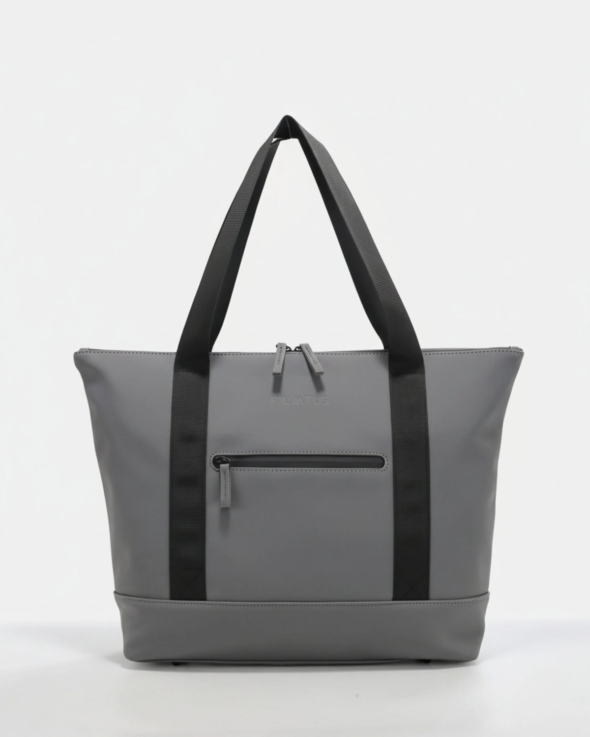Bolsa tote gris con asas negras; bolsillo frontal con cremallera y logo PILATUS en relieve sobre la parte superior