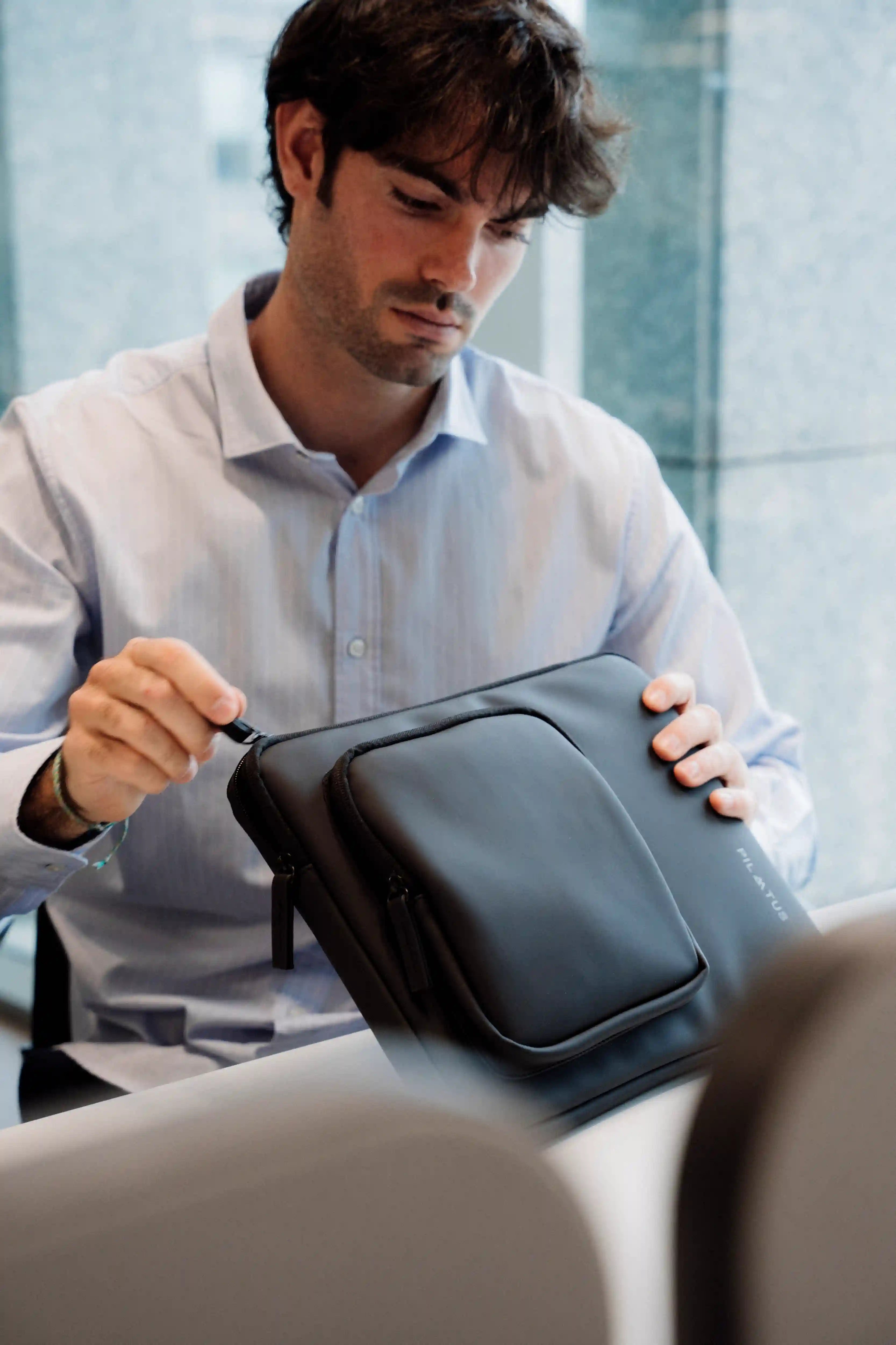 Urban Sleeve Deep Black