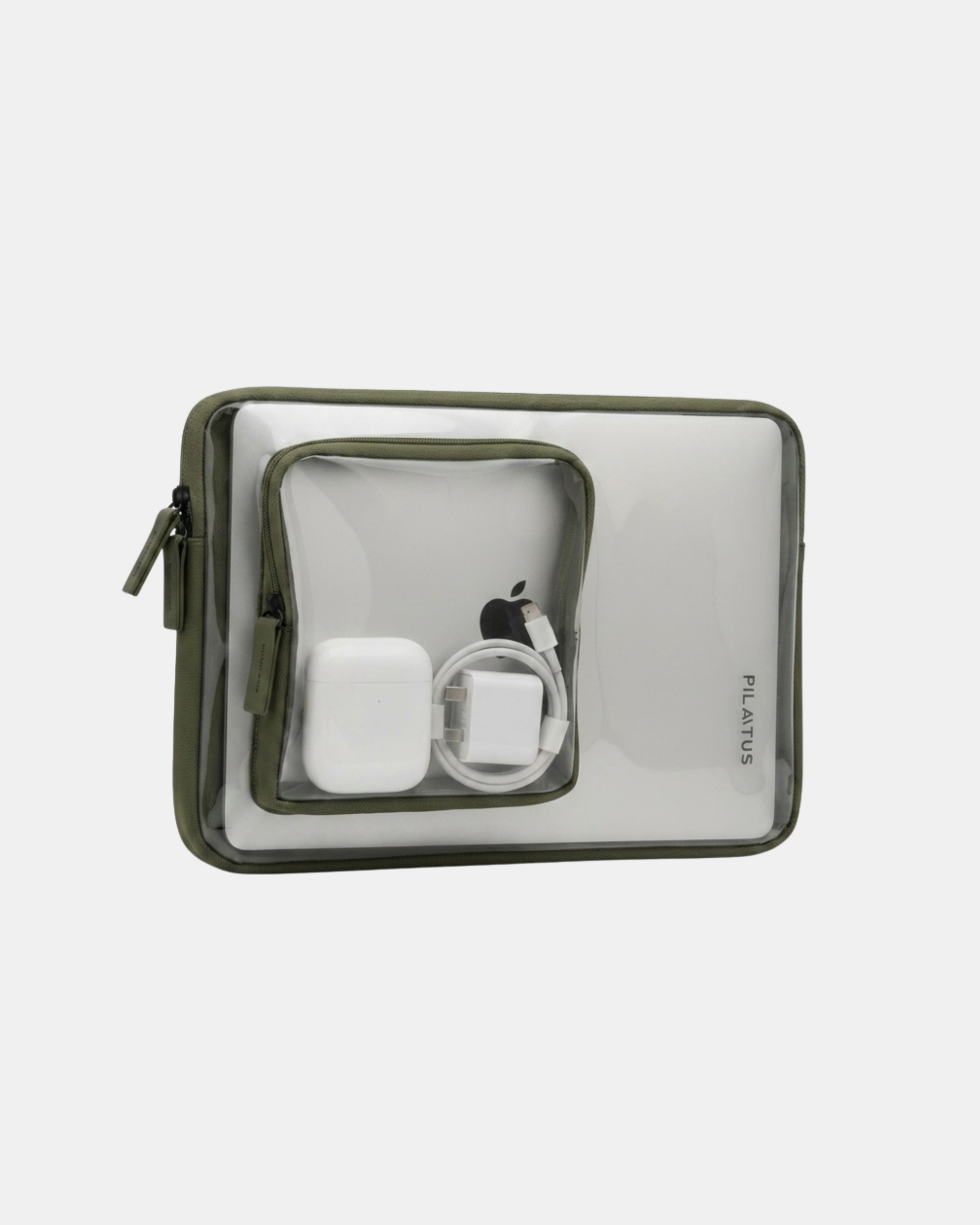 Estuche transparente con borde verde oliva que guarda un portátil con logo Apple. Texto: PILATUS