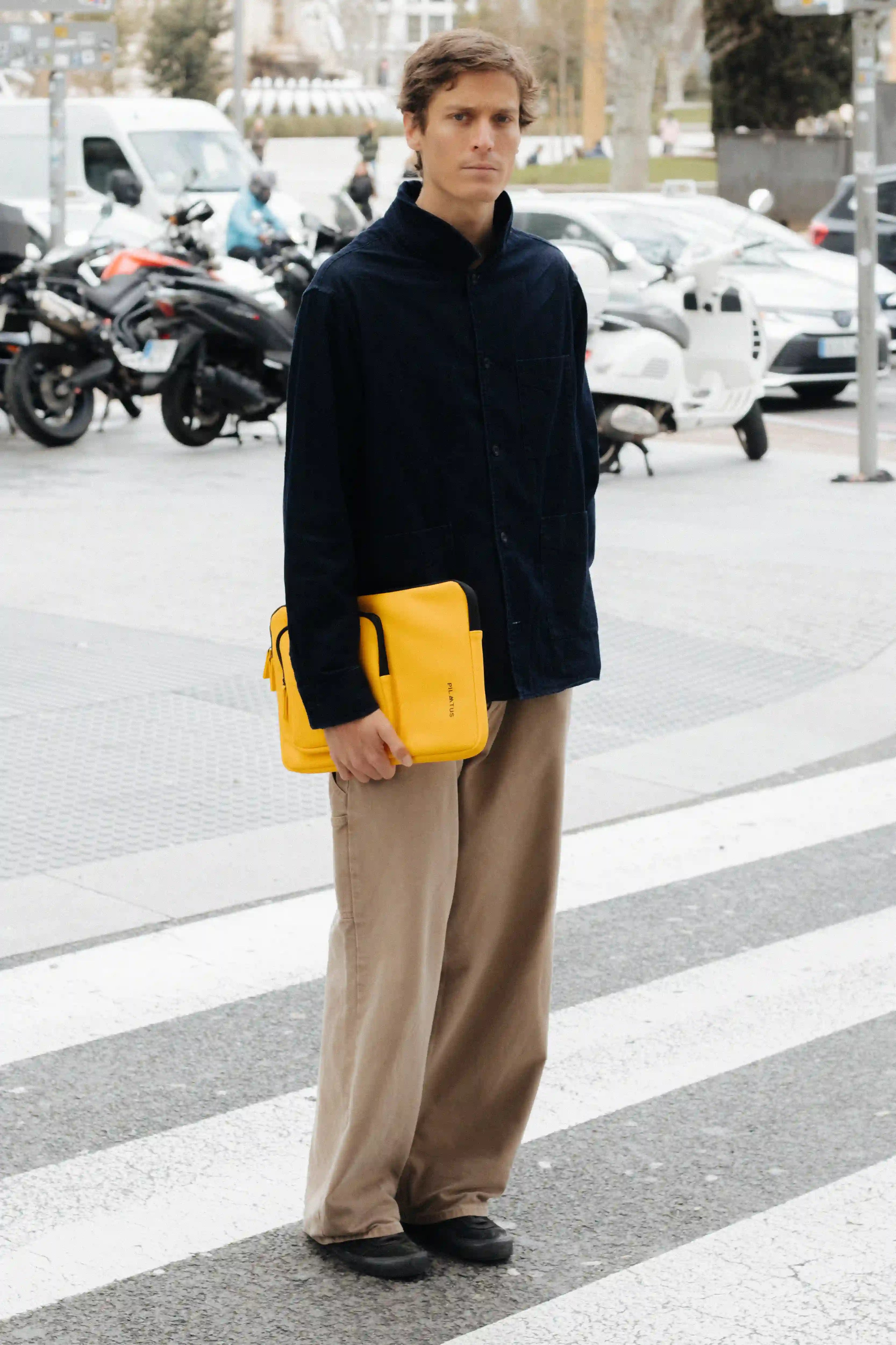 Urban Sleeve Yellow Bee