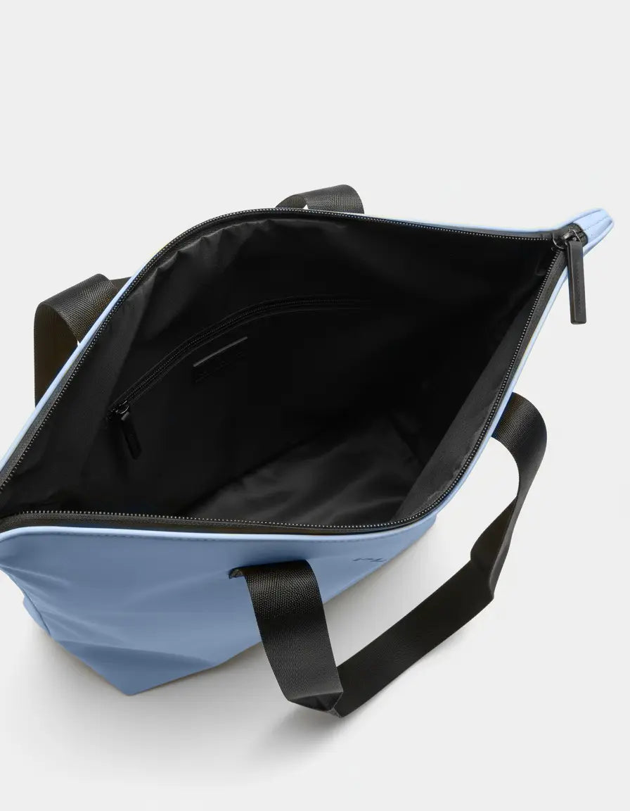 Interior de la shopper bag azul cielo.