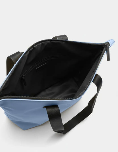 Interior de la shopper bag azul cielo.