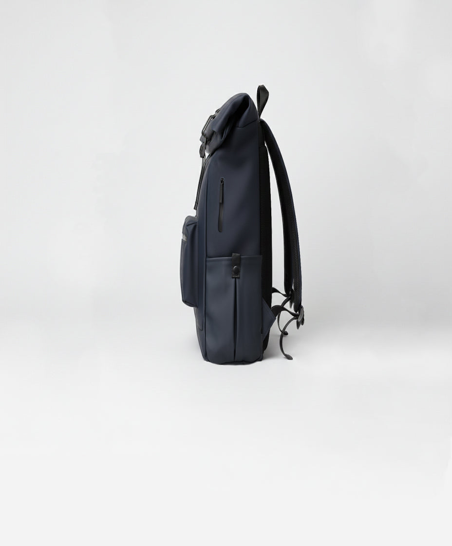 Parte lateral de la mochila mini urban azul