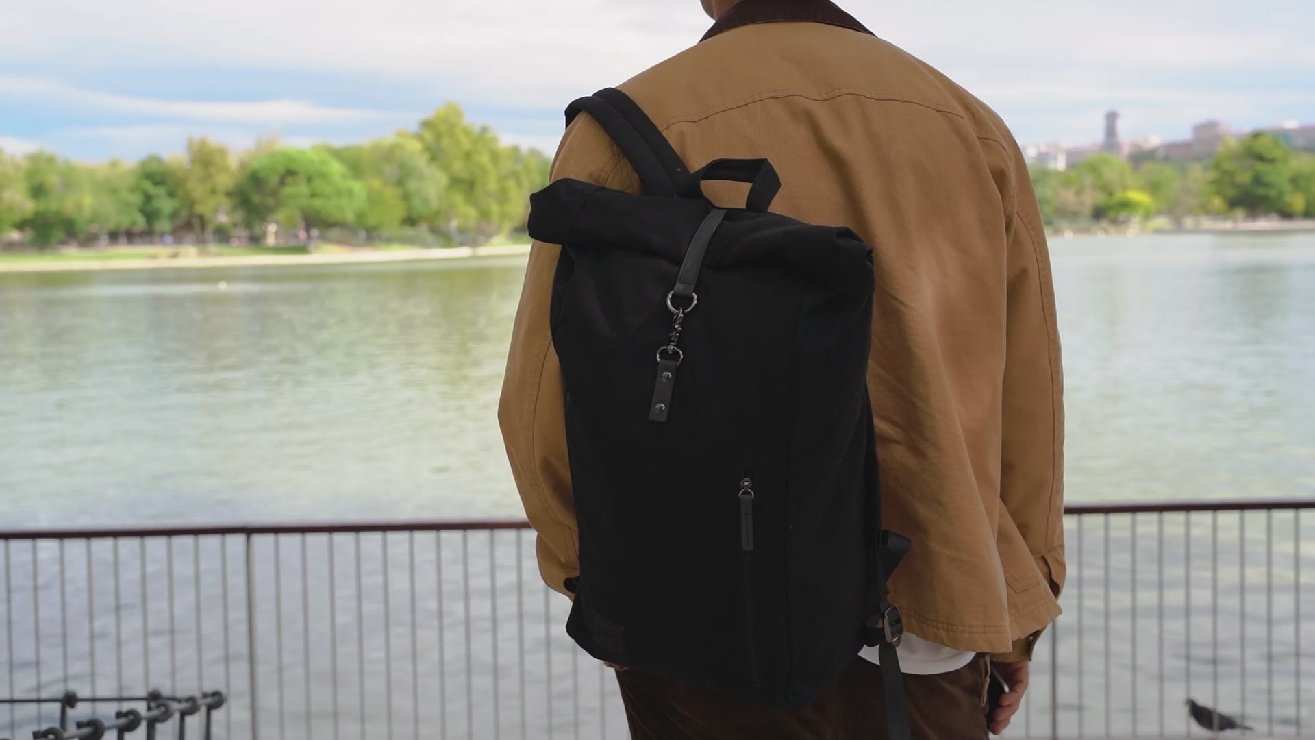 Load video: Section with a video showing the Pilatus Urban Backpack in different uses