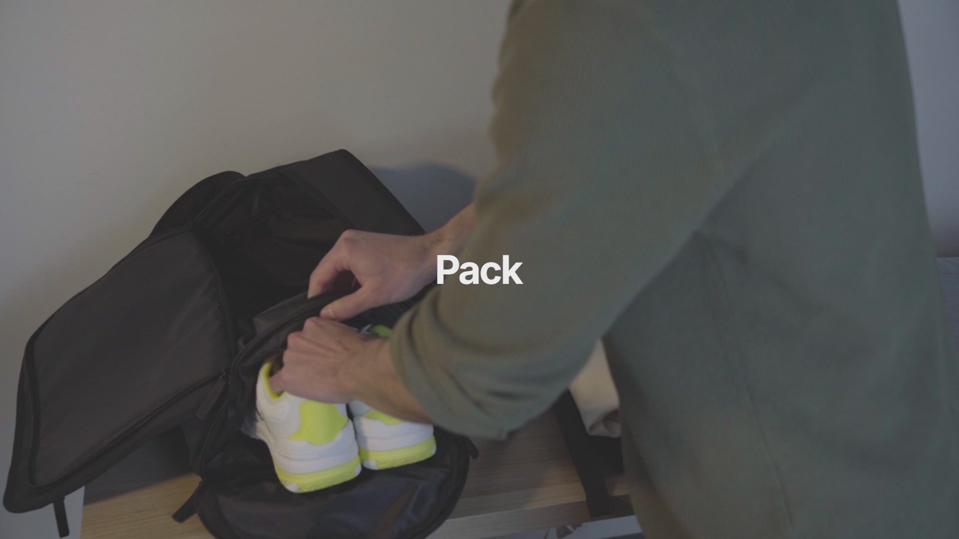 Load video: Section with a video showing the Pilatus Urban Backpack in different uses