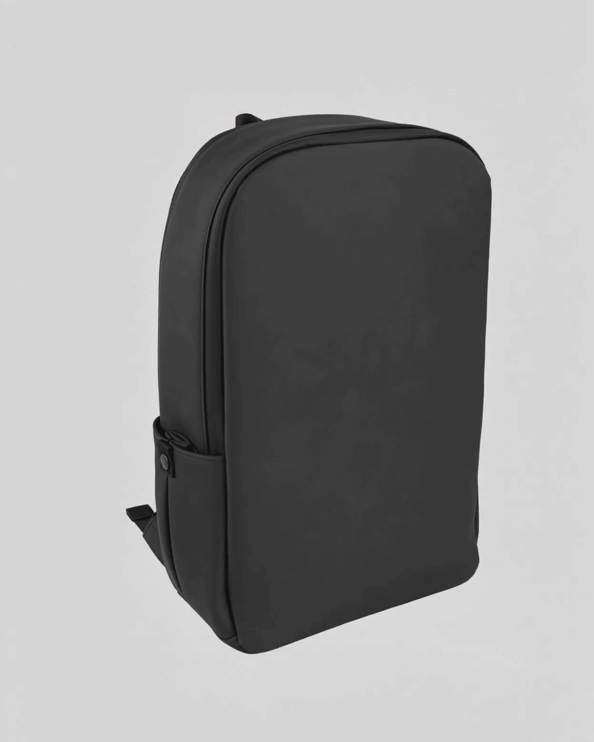 Load video: Slim Backpack Deep Black