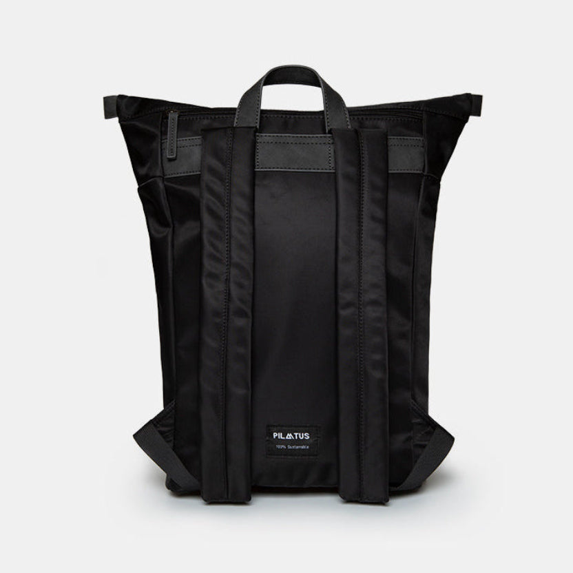 Mochila negra impermeable sostenible