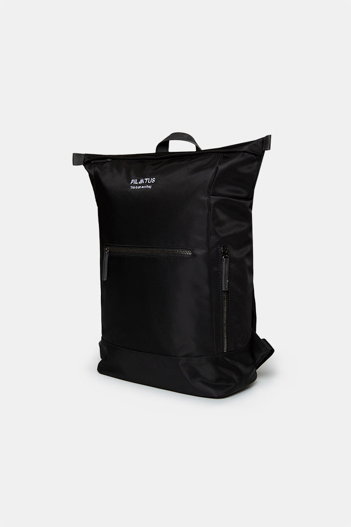 Mochila negra impermeable sostenible