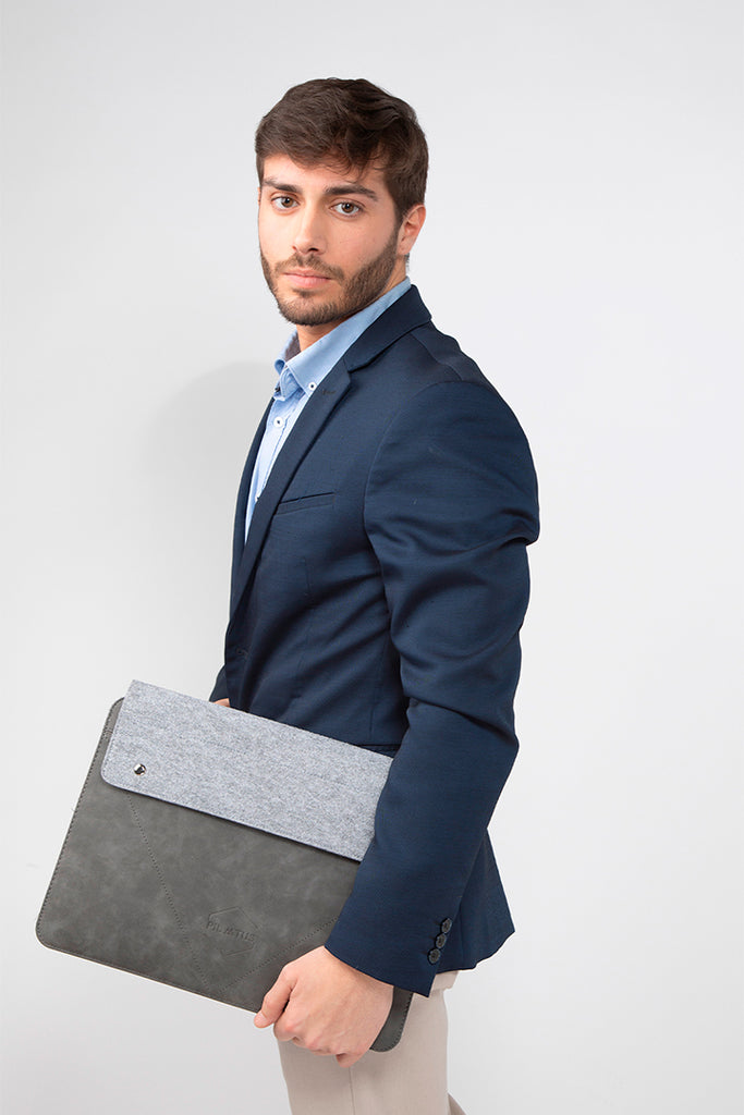 funda de ordenador gris sostenible modelo chico