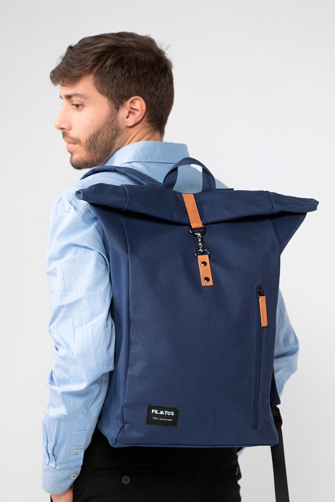 mochila azul sostenible modelo chico